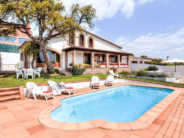 Villa pour 8 personnes, avec piscine et terrasse - 1