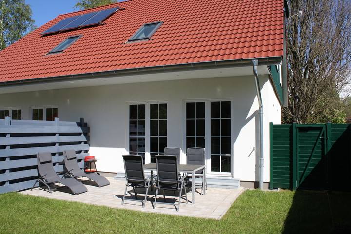 Ferienhaus für 4 Personen, mit Whirlpool und Terrasse sowie Garten und Sauna in Stakendorf
