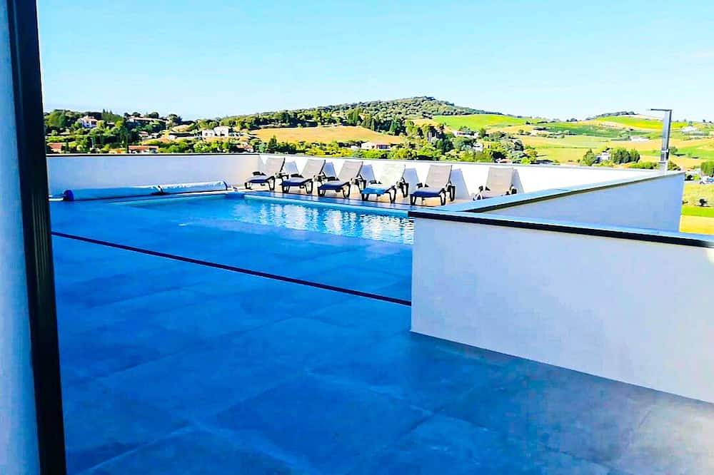Superbe villa avec piscine, parc de jeu pour enfant et terrain pétanque privée. in Malras, Région de Limoux