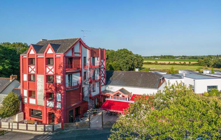 Hôtel pour 4 personnes, avec vue ainsi que piscine et jardin