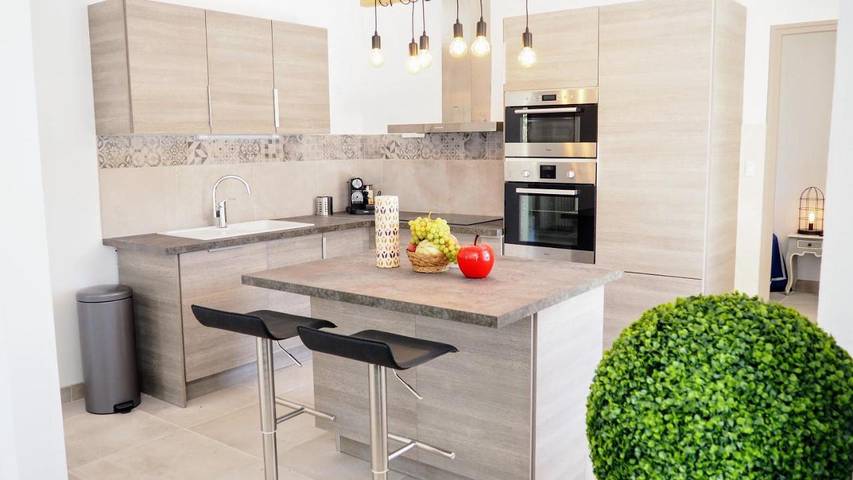 Location de vacances pour 10 personnes, avec jardin et vue à Roquefort-la-Bédoule - 2