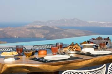 Villa With Pool for 10 People in Santorini, Cyclades, Photo 4