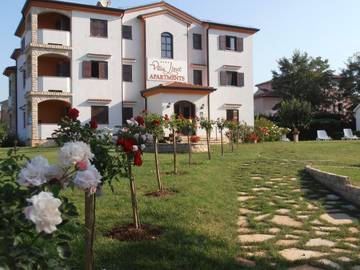 Ferienwohnung für 2 Personen, mit Terrasse und Garten in Funtana
