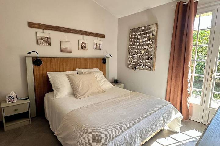 Large family home, swimming pool, jacuzzi, pool house, boules court in Châteauneuf-Grasse, Mittelmeerküste (Frankreich)