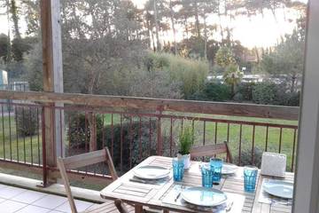 Gîte pour 4 personnes, avec vue ainsi que jardin et piscine à Ondres