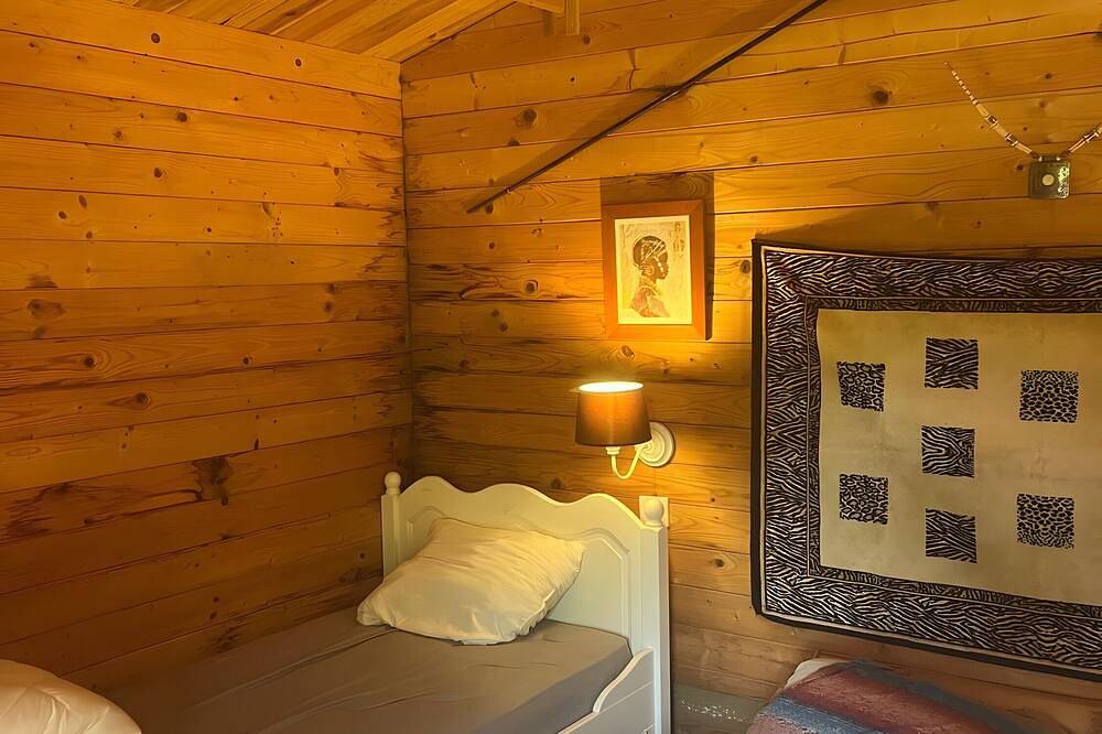 Holiday Home 'Namasté' with Private Pool, Private Terrace and Wi-Fi in Mérignac, Bordeaux region