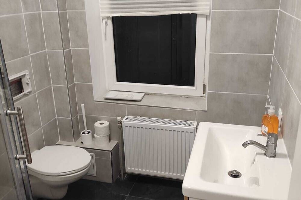 Ganze Wohnung, Large and spacious rooms, washing machine, Wifi&Tv in Altenburg, Ostthüringen