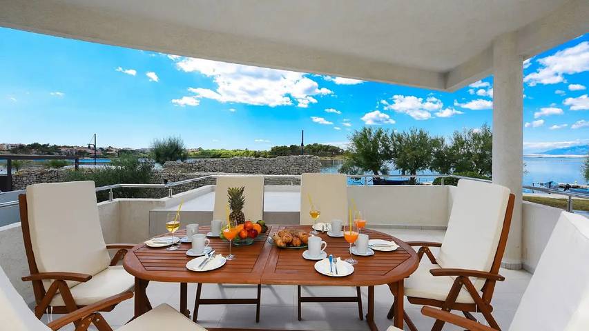 Villa pour 8 personnes, avec terrasse à Nin - 2