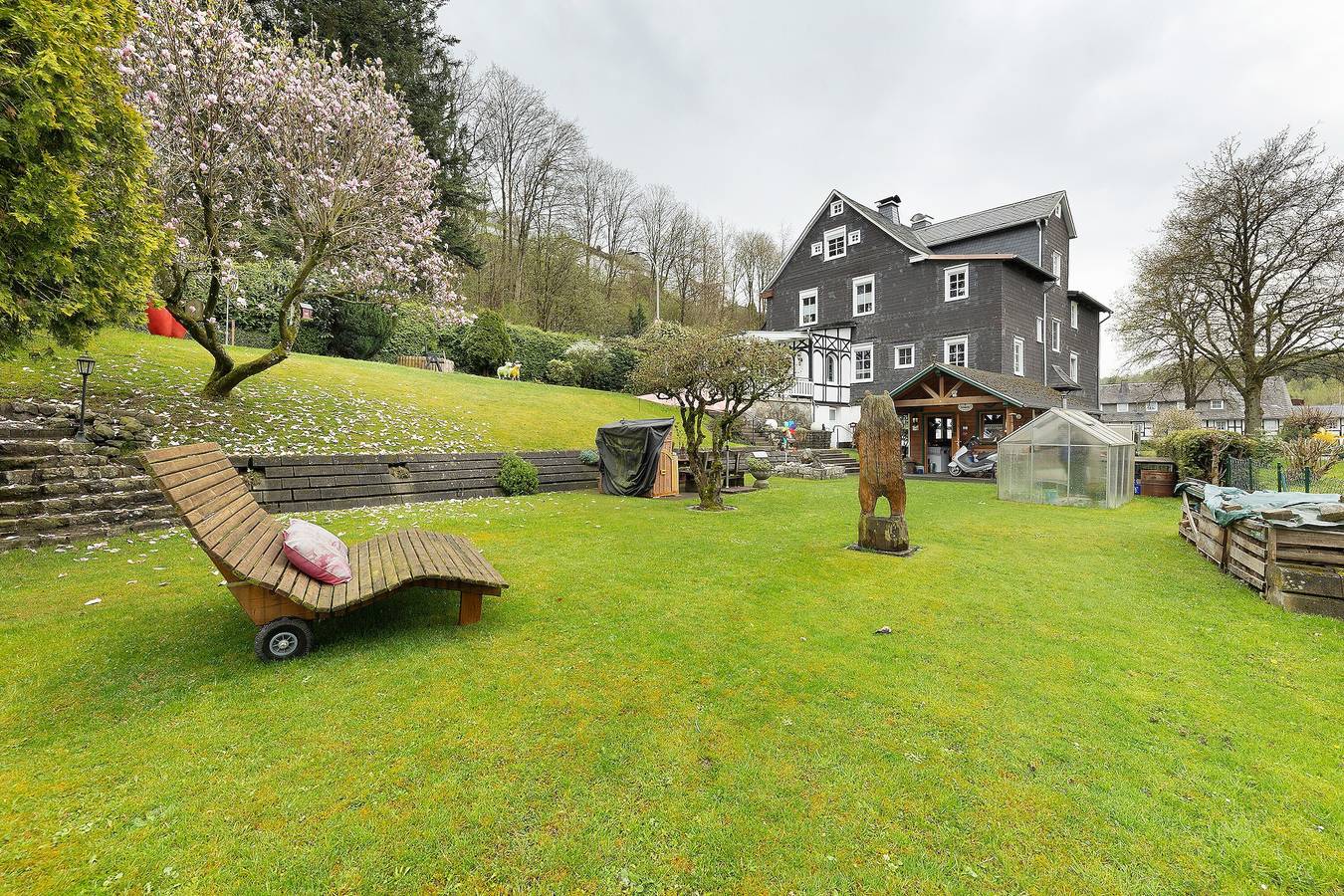 Ganze Wohnung, Ferienwohnung 'Drewitz' mit Privatterrasse, Gemeinschaftsgarten und Wi-Fi in Bad Fredeburg, Schmallenberg