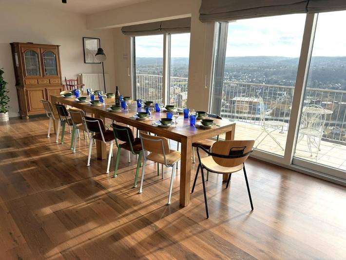 Ferienhaus für 12 Personen, mit Ausblick und Pool sowie Garten in Huy