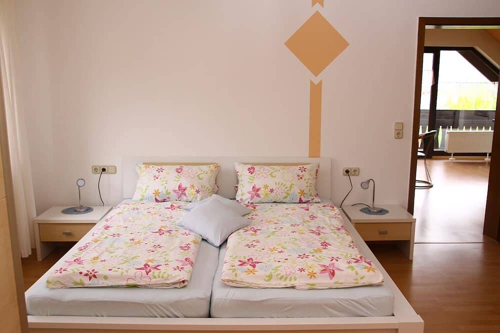 Ganze Wohnung, Ferienwohnung \"Engelbergblick\" mit großem Panoramafenster und Balkon| 4 Sterne in Großheubach, Fränkisches Weinland