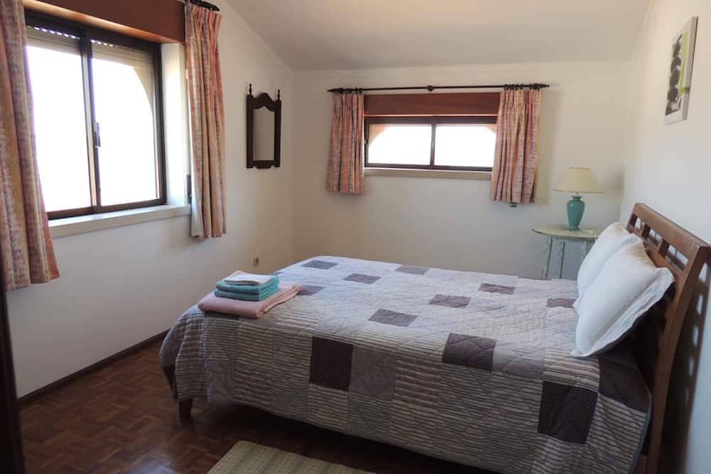 Apartamento entero, Hermoso Apartamento Para 6 - Amplio Y Luminoso Frente A La Laguna - Cerrar Nazare in Foz do Arelho, Leiria District