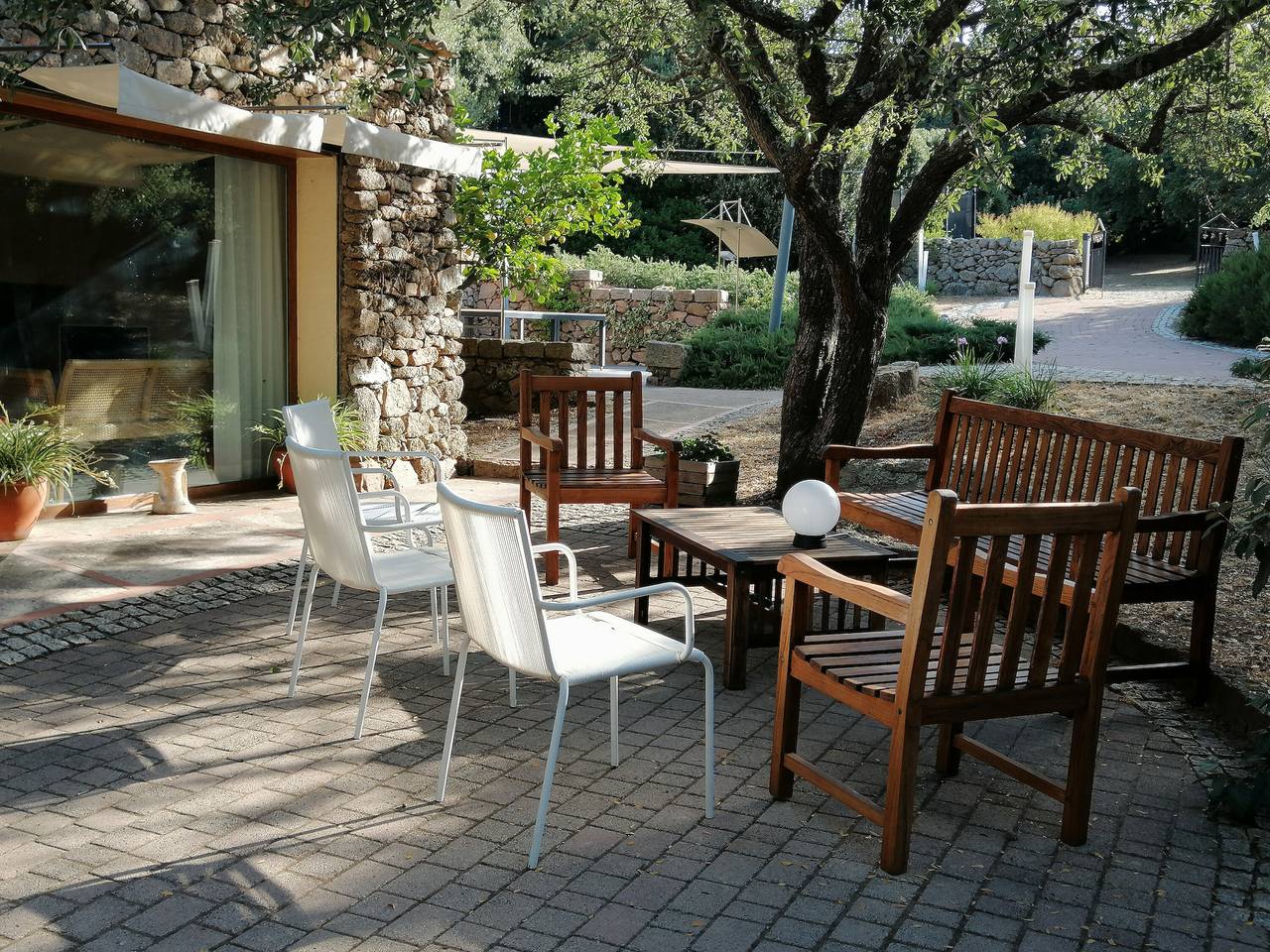 Room 'Jane Tarzan' with Shared Pool, Private Terrace and Air Conditioning in Gallura
