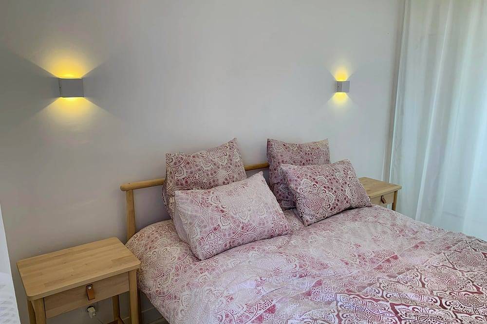 Pretty townhouse in the heart of the village in Rouffignac-Saint-Cernin-de-Reilhac, Périgord Noir