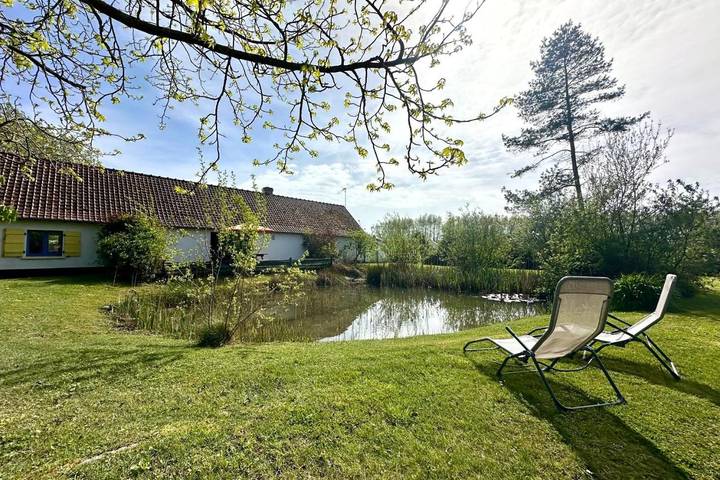 Location de vacances pour 6 personnes, avec jardin à Favières - 2