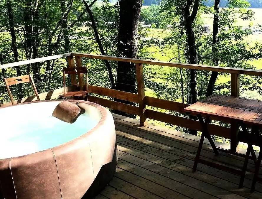 Camarote familiar con Jacuzzi en el bosque 6 personas in Estipouy, Gers