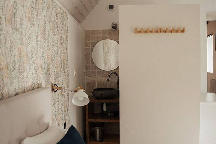 Stone farmhouse for 4 people with heated swimming pool in Trélévern, Rosa Granitküste