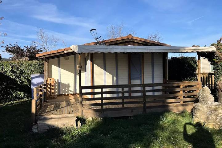 Chalet pour 2 personnes, avec terrasse et piscine