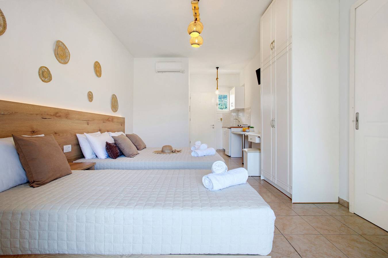 Vakantiewoning "Tropical Studio 2" met gedeelde tuin, A/C & Wi-Fi, foto 6