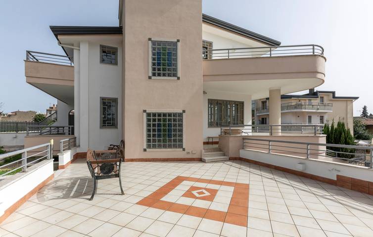 Modern Apartment with Parking, Pool & AC near Caserta City Center in Caserta, Caserta Province