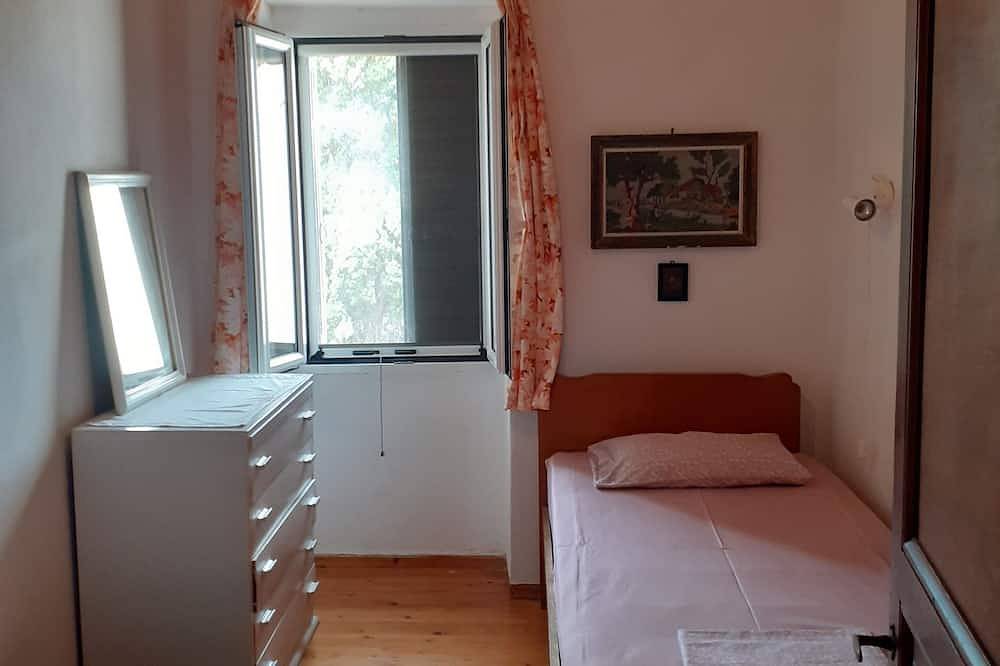 Seaside villa in Kyparissia, Peloponnese — Direct access to the beach below in Kyparissia, Golf von Kyparissia