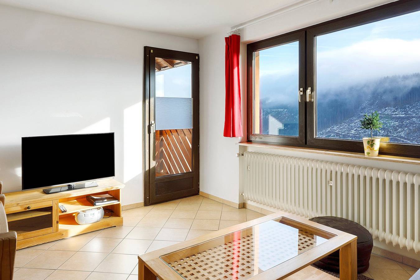 Ganze Wohnung, Ferienwohnung 'Haus Wintersonne - Fewo Libelle' mit Gemeinschaftsgarten, Balkon und Wi-Fi in Suedlicher Schwarzwald, Feldberg
