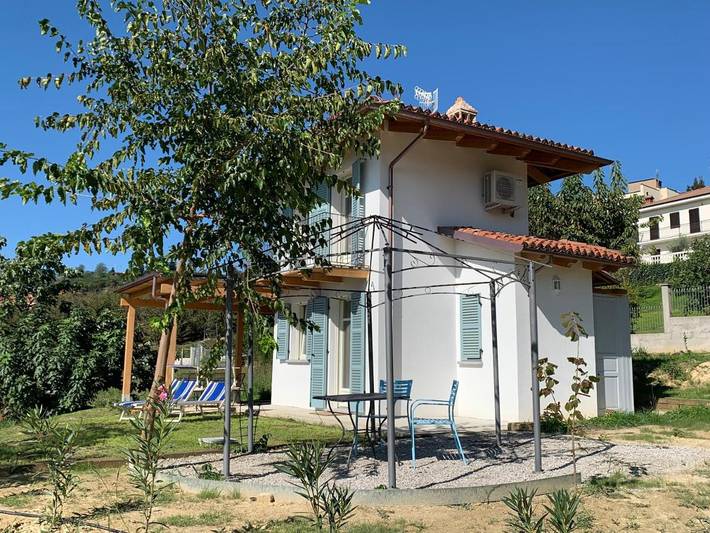 Casa vacanza per 2 persone, con panorama e terrazza a Bra