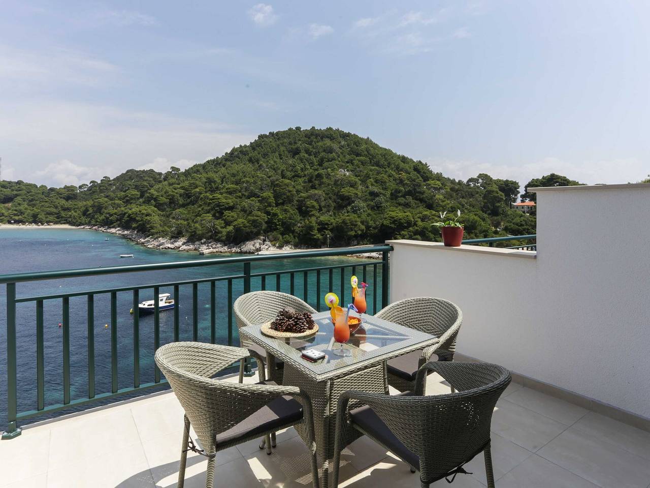 Ganze Wohnung, Apartments Posta - Comfort One-Bedroom Apartment with Terrace and Sea View - Apartman 6 in Mljet