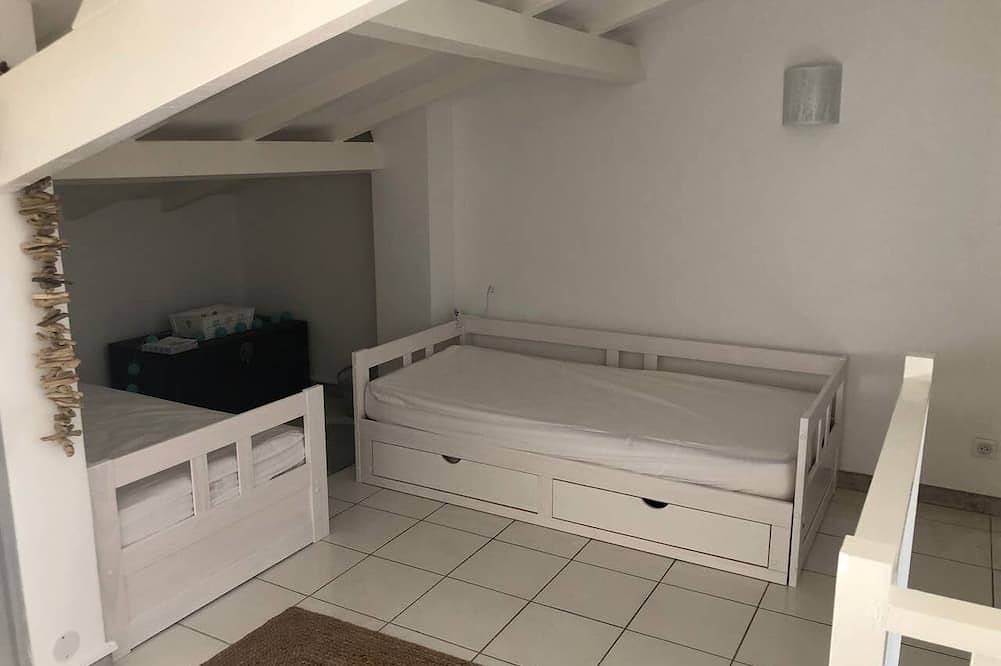 Ganze Wohnung, Charmante Maisonette am Strand von Agosta in der Bucht von Ajaccio renoviert in Albitreccia, Ajaccio und Umgebung