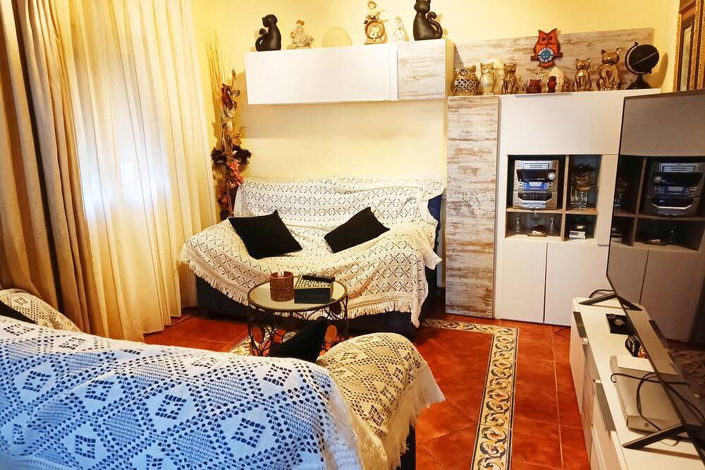 Nice 2 bedrooms countryhouse.  private swimmingpool music town forest park river in Liria, Provincia de Valencia