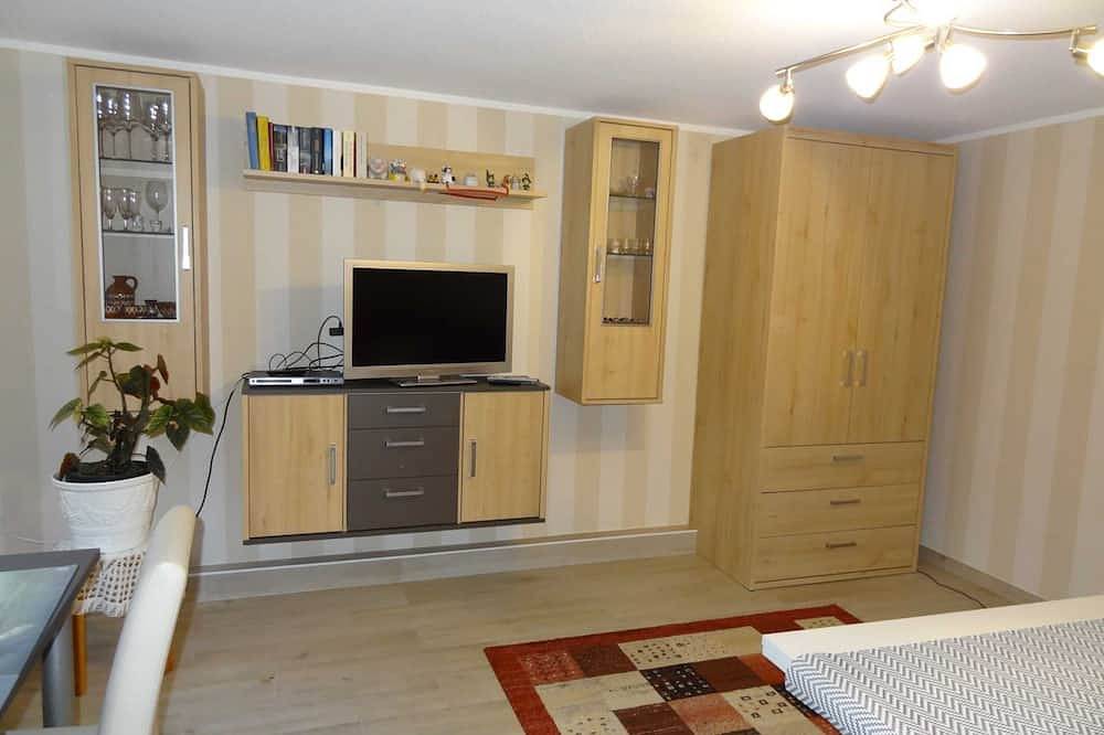 Entire apartment, Vacation apartment (in the house - separate entrance - basement) - 2 vacation apartments in Wesenberg, Mecklenburg-Strelitz