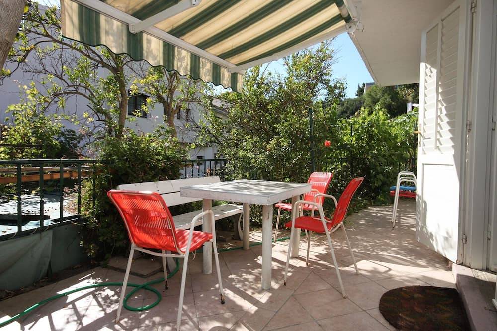 Ganze Wohnung, 2-Zimmer-Ferienwohnung am Strand Podgora, Makarska in Podgora, Makarska Riviera