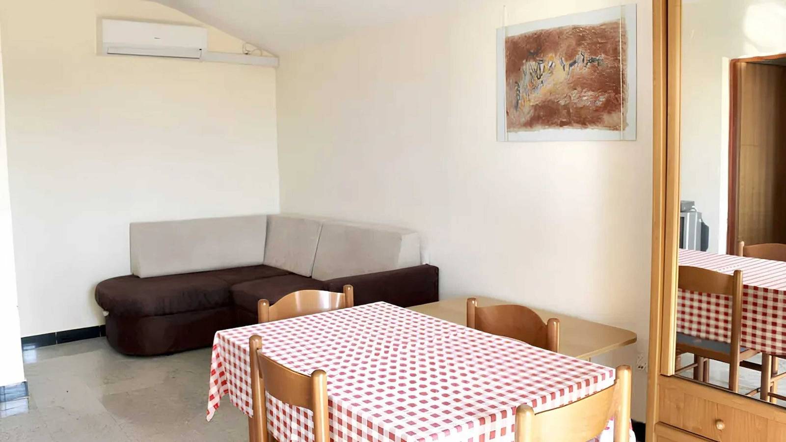 Ganze Wohnung, Gemütliche Wohnung in Ražanac 34 m² + Blick in Razanac, Zadar