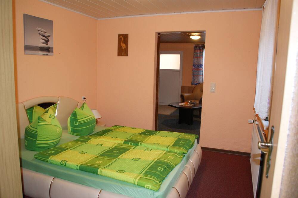 Ganze Wohnung, Fewo 2 - Ferienwohnungen Gentz 1 & 2, Wlan, ruhige Lage, Terrasse in Ulrichshorst, Korswandt