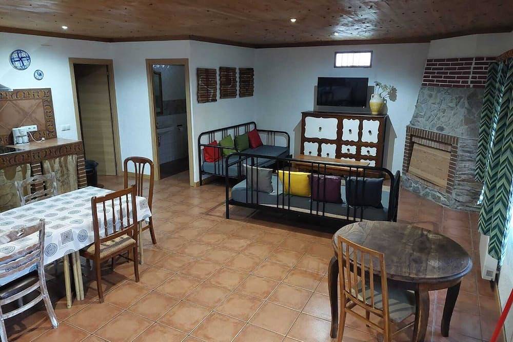 Rural house 5min from Salamanca, 5000m² with swimming pool and barbecue in Calvarrasa de Abajo, Salamanca Provinz