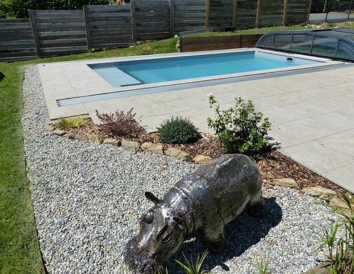 Location de vacances pour 8 personnes, avec vue ainsi que jardin et piscine à Saint-Brandan