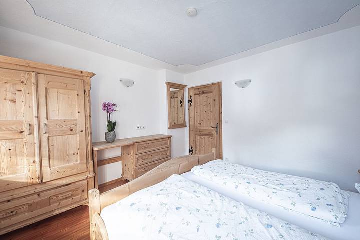 Entire apartment, Holiday Apartment "Enzian" with Mountain View, Balcony & Wi-Fi in Hohe Tauern, Sand in Taufers