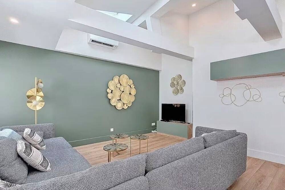 Entire apartment, *Residence Le Théâtre* Le Noir, Spa, central location in Moulins, Allier