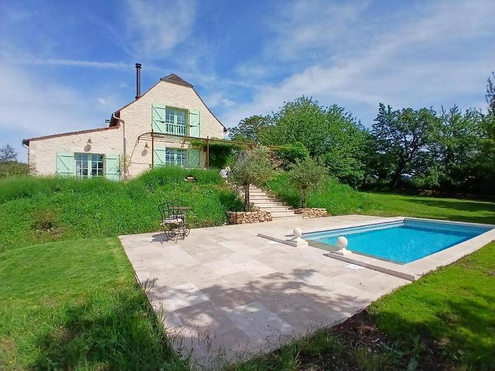 Chambre d’hôte pour 2 personnes, avec vue et terrasse ainsi que jardin et piscine à Plazac