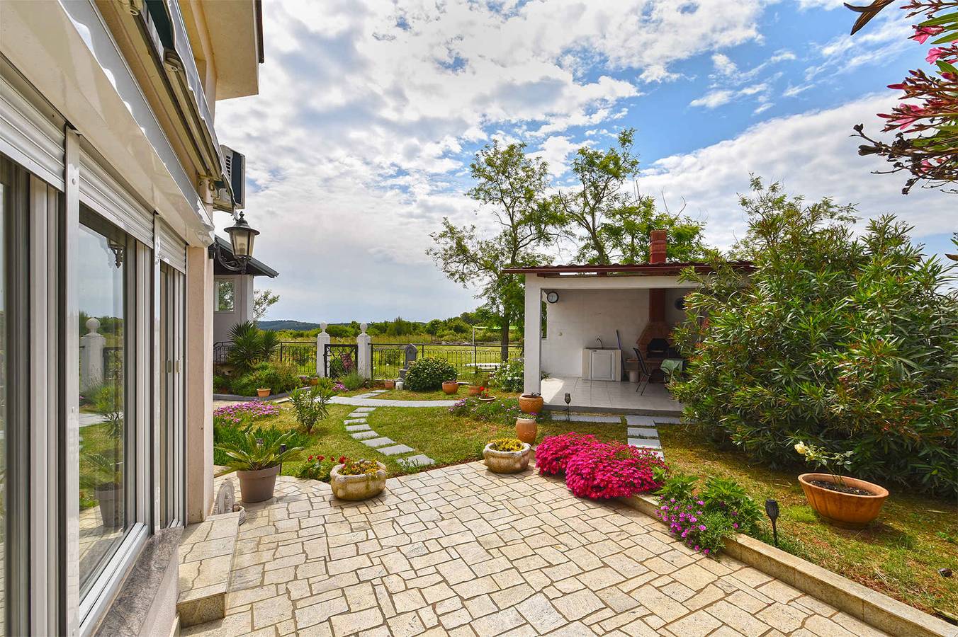 Ganze Ferienwohnung, Ferienwohnung mit Klimaanlage und Terrasse  in Banjole, Südküste Istrien