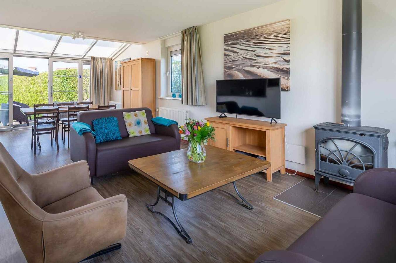 Geräumige Villa für 6 Personen mit Holzofen in Hoofdplaat in Hoofdplaat, Zeeuwse Kust