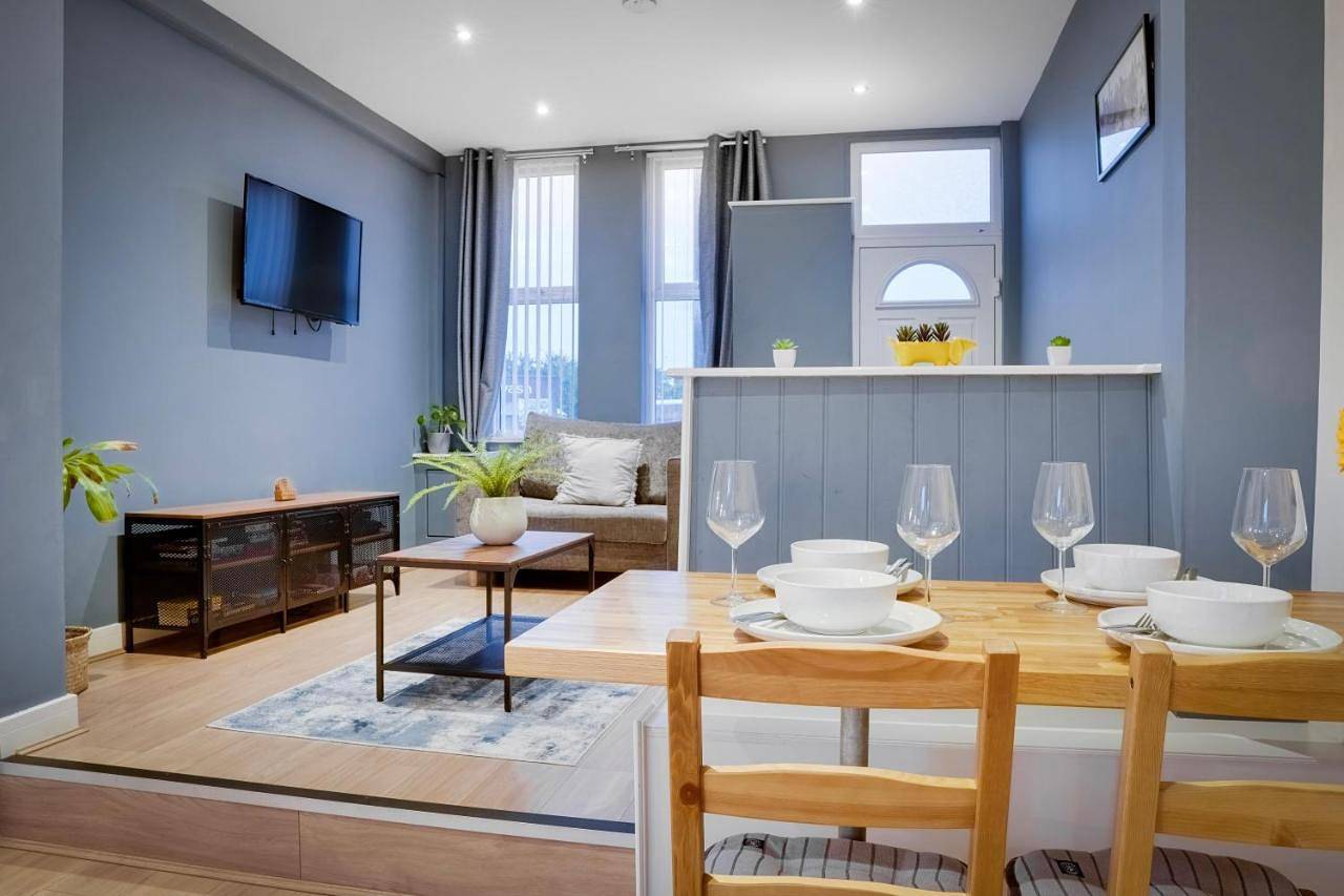 Entire apartment, Birkenhead - 2 bedroom house in Merseyside