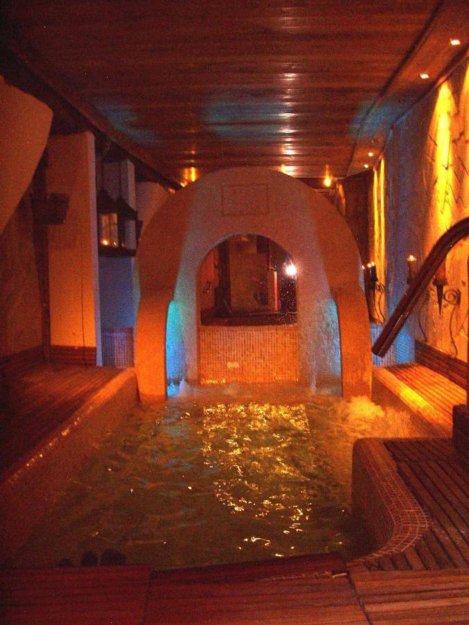 Apartamento para 2 personas, con Terraza además de Jacuzzi y Piscina en Alcaraz