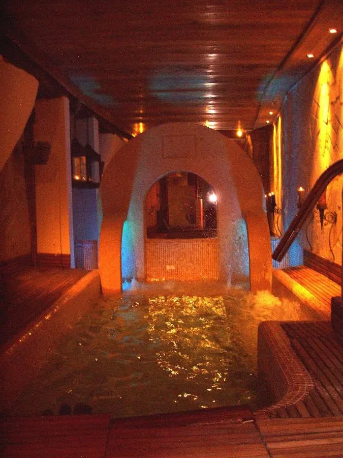 Hotel para 2 personas, con jacuzzi además de piscina y terraza, Se admiten mascotas - 1