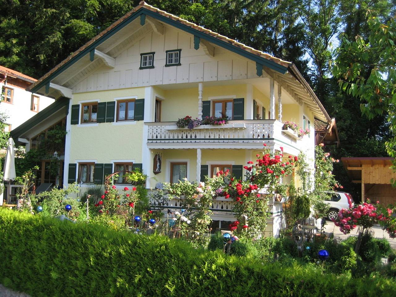 Ganze Ferienwohnung, Ferienwohnung Burghartswieser inkl. Chiemgaukarte - Ferienwohnung 70qm, Balkon, Carport, Küche, 2 Schlafzimmer u. Wohnzimmer, 4 Pers in Ruhpolding, Bayerische Alpen