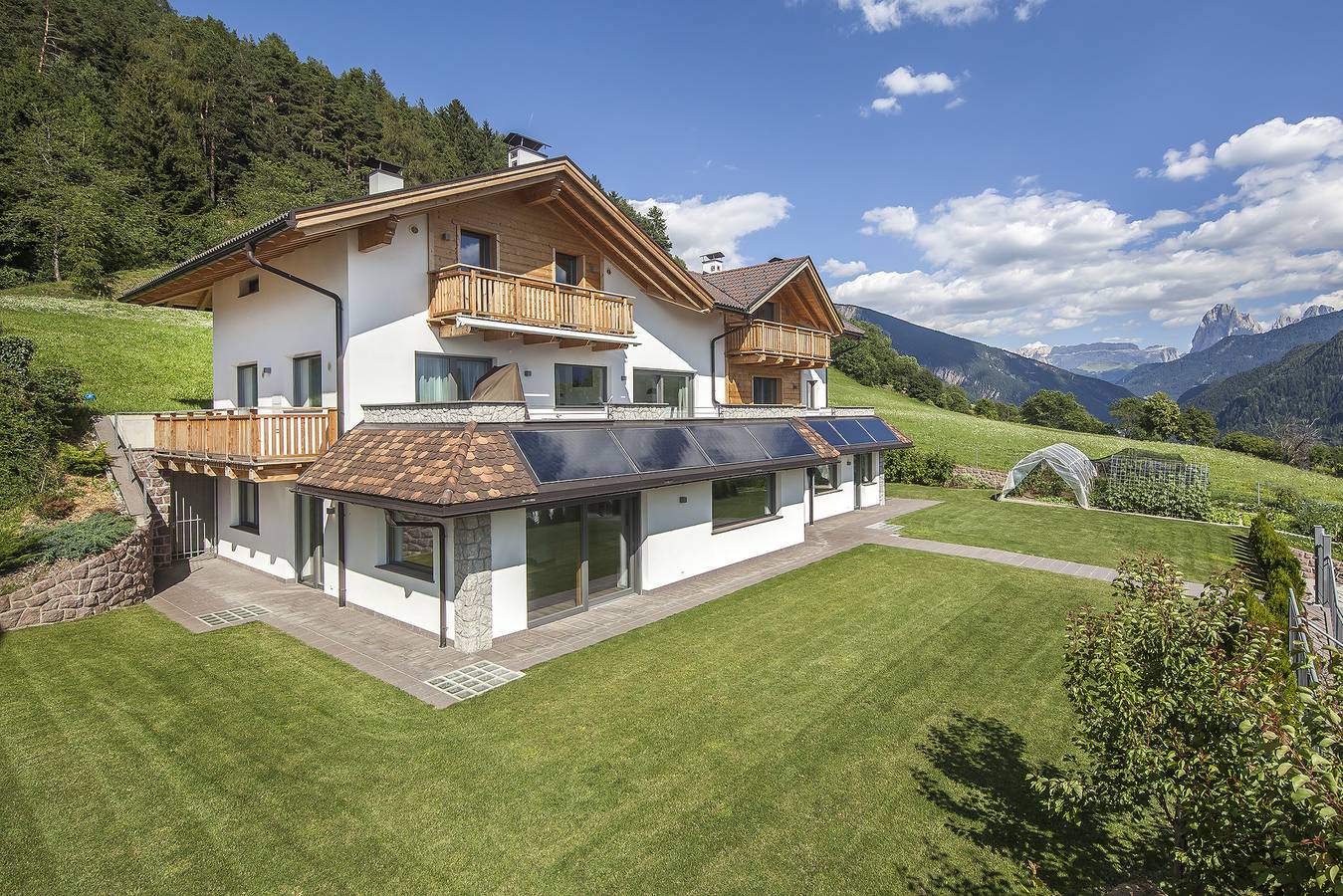 Entire apartment, Apartment Avea App 2 with Mountain View & Garden in Tschöfas, Lajen