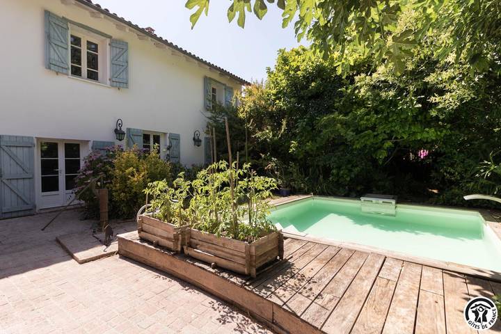 Chambre d’hôte pour 2 personnes, avec Terrasse ainsi que Jardin et Piscine dans Ondes
