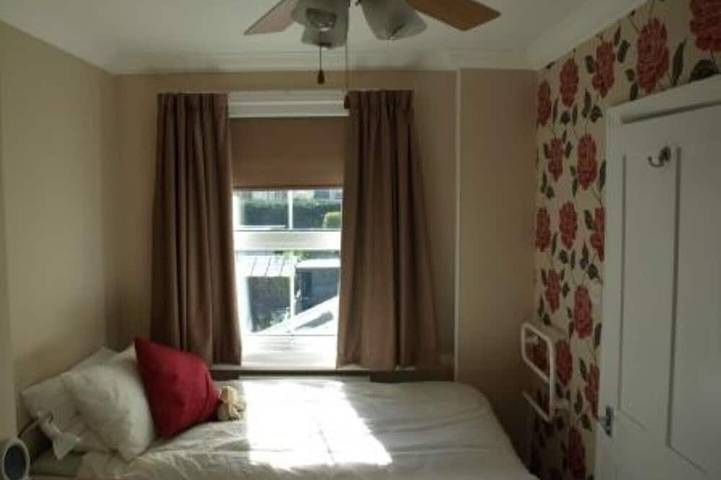 2 bedroomed cottage in Hythe, Kent, close to amenities and beach. Dogs welcome. in Hythe, Kent