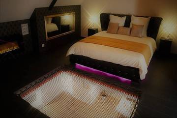 Gîte pour 2 personnes, avec sauna ainsi que terrasse et jacuzzi à Pleslin-Trigavou