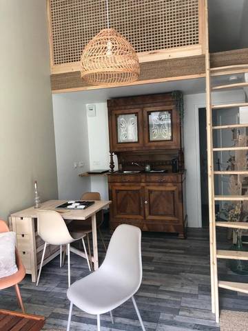 Gîte pour 4 personnes, avec jardin et piscine ainsi que vue et terrasse à Ligné